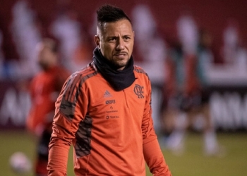 Lesões voltam a atormentar o Flamengo após vitória contra a LDU e preocupam Rogério Ceni para a sequência de jogos