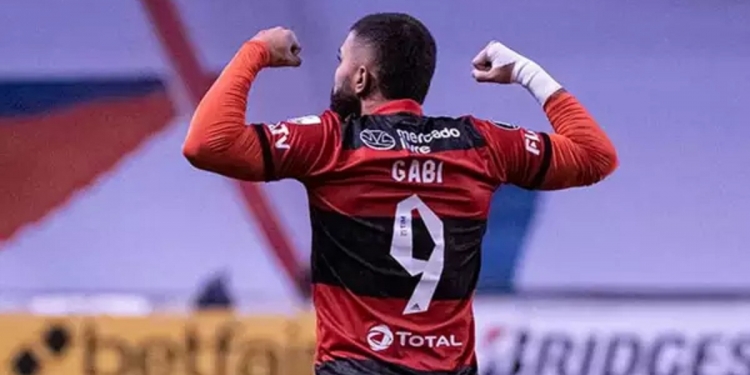 Gabigol marca dois gols na vitória do Flamengo sobre a LDU e iguala recorde histórico de ninguém menos que Zico