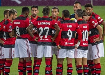 Lateral do Flamengo entra na mira de time da Série A; diretoria bate o martelo e decide se irá aceitar a liberação