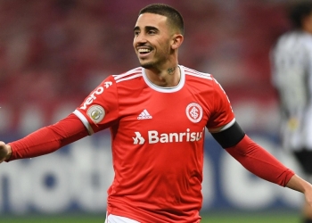 Após tretas do passado, Thiago Galhardo se rende ao Flamengo e aos craques da Nação: ‘Time a ser batido’