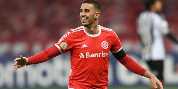 Após tretas do passado, Thiago Galhardo se rende ao Flamengo e aos craques da Nação: ‘Time a ser batido’