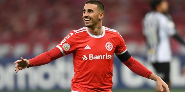 Após tretas do passado, Thiago Galhardo se rende ao Flamengo e aos craques da Nação: ‘Time a ser batido’
