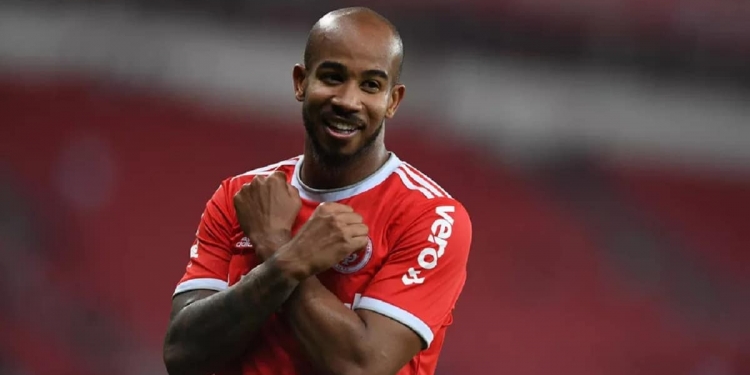Marcos Braz responde setorista que insinuou interesse do Flamengo em trocar Patrick por Rodinei