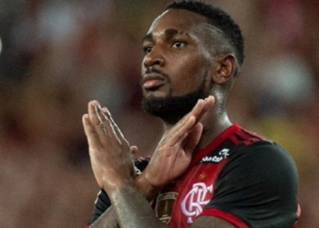 Além de Gerson, clube árabe teria feito proposta milionária por outro titular; diretoria nega