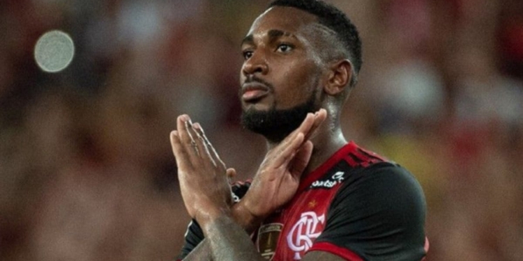 Além de Gerson, clube árabe teria feito proposta milionária por outro titular; diretoria nega