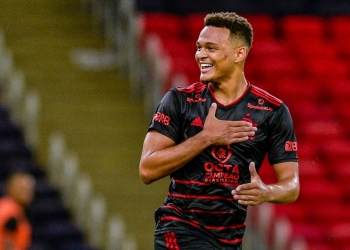 Flamengo se aproxima de acordo com clube belga para venda de Rodrigo Muniz