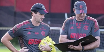 Clube da Série A entra em contato com a diretoria do Flamengo interessado na contratação de lateral-esquerdo de Rogério Ceni