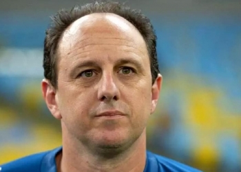 Time convoca mais um titular do Flamengo às pressas neste domingo (30) e aumenta os desfalques de Rogério Ceni
