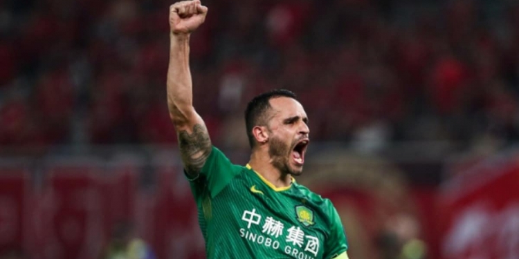 Renato Augusto quer jogar no Flamengo e aceita reduzir salários para ser contratado, diz canal