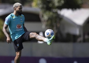 Rogério Ceni ignora CBF e escala Gabigol e Everton Ribeiro para confronto contra o Coritiba pela Copa do Brasil