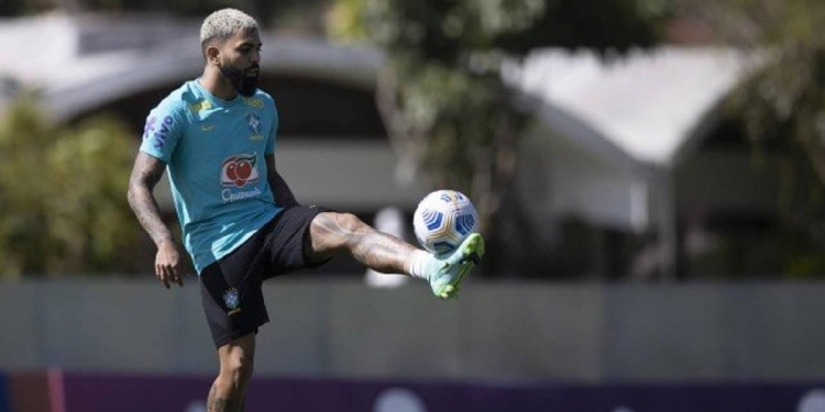 Rogério Ceni ignora CBF e escala Gabigol e Everton Ribeiro para confronto contra o Coritiba pela Copa do Brasil
