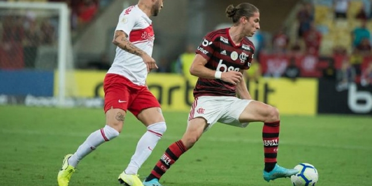 Filipe Luís rompe o silêncio e diz a verdade sobre demora para renovar contrato com o Flamengo