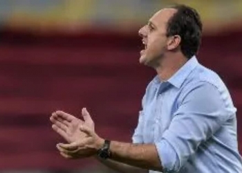 Atacante sensação do Flamengo recusa proposta milionária do futebol europeu por boa fase vivida no Rubro-Negro
