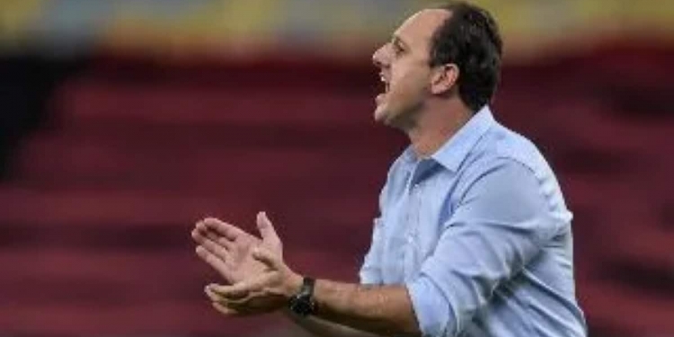 Atacante sensação do Flamengo recusa proposta milionária do futebol europeu por boa fase vivida no Rubro-Negro