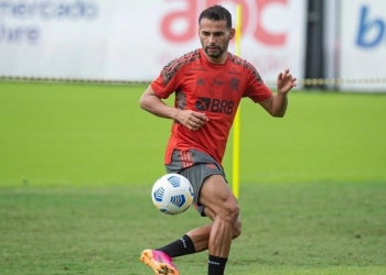 Thiago Maia pode voltar ao Flamengo contra o RB Bragantino no próximo sábado pelo Campeonato Brasileiro