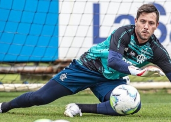 Especulado na Juventus (Itália), Diego Alves pode ter saída facilitada por brecha no contrato de renovação com o Flamengo