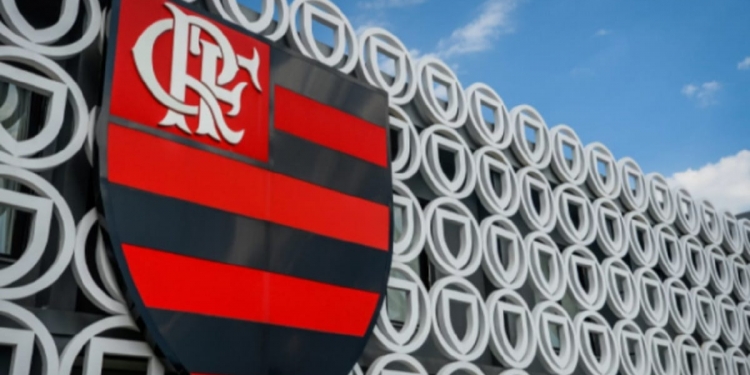 Flamengo anuncia contratação de meio-campista como reforço para a temporada de 2021