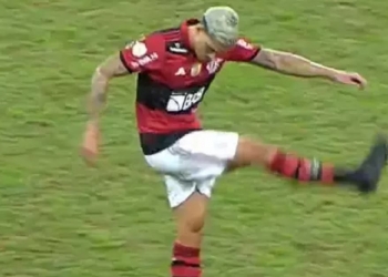 Pedro fica ‘pistola’ ao ser substituído por Rodrigo Muniz, chuta copo, esmurra banco e dispara: ‘Vai tomar no …’