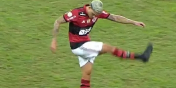 Pedro fica ‘pistola’ ao ser substituído por Rodrigo Muniz, chuta copo, esmurra banco e dispara: ‘Vai tomar no …’