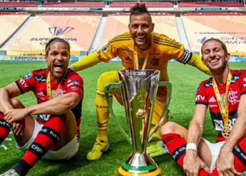 Três medalhões titulares na conquista da Libertadores pelo Flamengo ficam livres para assinar pré-contrato com outro clube