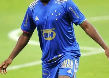 Flamengo recusa devolução de lateral emprestado ao Cruzeiro; atleta se envolveu em polêmicas e festas clandestinas