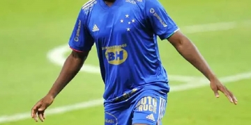 Flamengo recusa devolução de lateral emprestado ao Cruzeiro; atleta se envolveu em polêmicas e festas clandestinas