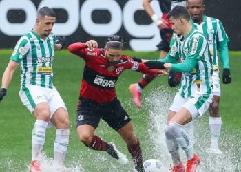 Melhores momentos: Juventude conta com o ‘reforço’ do gramado, marca em bobeira do Flamengo e consegue vitória