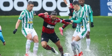 Melhores momentos: Juventude conta com o ‘reforço’ do gramado, marca em bobeira do Flamengo e consegue vitória