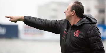 Três atacantes do Flamengo devem estar de saída da Gávea; Marcos Braz comanda as negociações