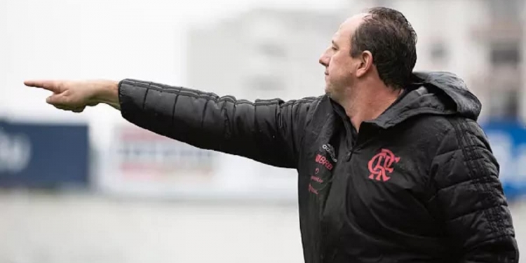 Três atacantes do Flamengo devem estar de saída da Gávea; Marcos Braz comanda as negociações