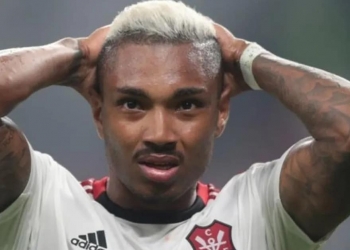 Chega ao fim a novela pela venda de Vitinho; Flamengo decide se aceita proposta milionária da Arábia Saudita