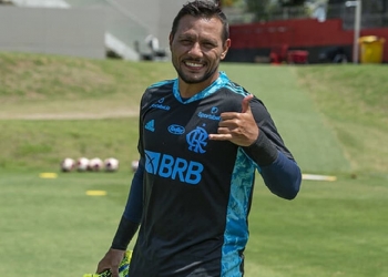 Diego Alves não treina e vira dúvida para o Flamengo; jogo contra o Cuiabá acontece nesta quinta-feira (1º)
