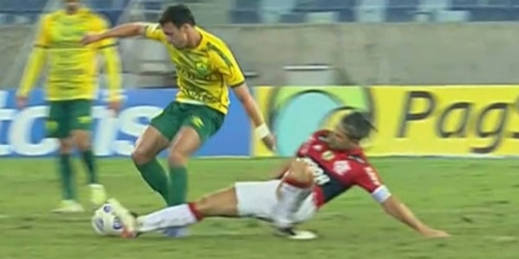 Diego Ribas tem problema constatado e é afastado dos gramados