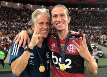 Filipe Luís quer pendurar as chuteiras e se tornar técnico do Flamengo; Rogério Ceni segue ameaçado em seu cargo