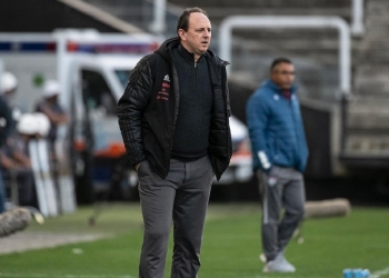 Jornalista diz que jogadores importantes do Flamengo estariam insatisfeitos com o técnico Rogério Ceni