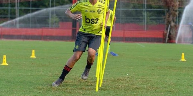 Flamengo topa fazer negócio com time da Ucrânia e meia pode estar de saída para a Europa