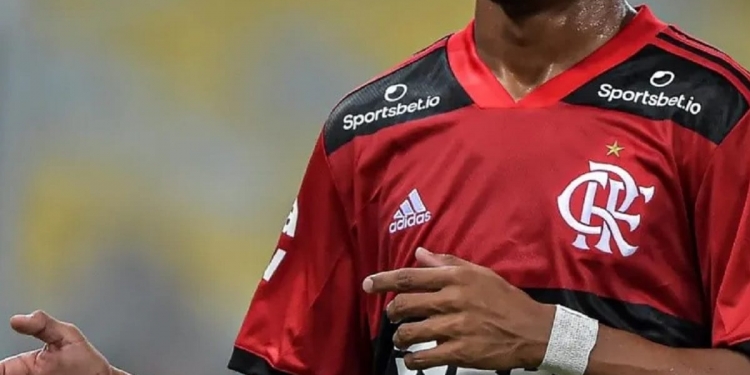 Chega ao fim as conversas entre Flamengo e clube da Inglaterra pela transferência de meia; negócio gira ao redor dos R$ 500 milhões