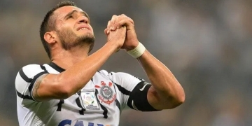 Corinthians pode dar chapéu no Flamengo e contratar Renato Augusto; jogador é sonho antigo da Nação Rubro-Negra