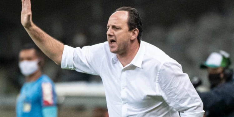 Flamengo dá ‘ok’ a time europeu para a transferência de volante de Rogério Ceni e saída se aproxima