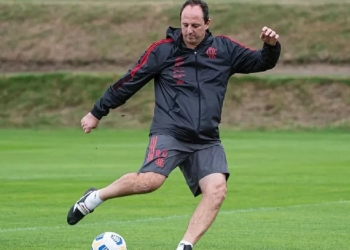 Rogério Ceni reaparece de surpresa no CT Ninho do Urubu mesmo após ser demitido na madrugada; o que ele foi fazer?