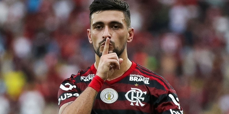 Mais um? Arrascaeta abre o jogo e fala sobre transferência para a Europa: ‘Estamos conversando com o clube’