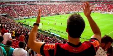 Flamengo firma parceria com o DF para o retorno de torcedores nos estádios; próximo jogo da Libertadores será com público