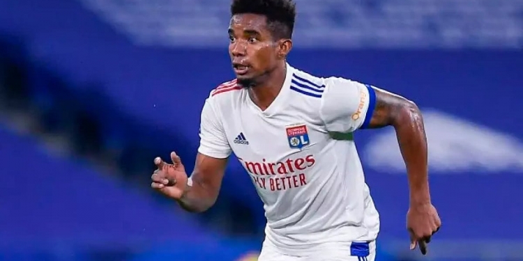Flamengo avança nas conversas com o Lyon pela contratação de Thiago Mendes; últimas cláusulas contratuais são discutidas