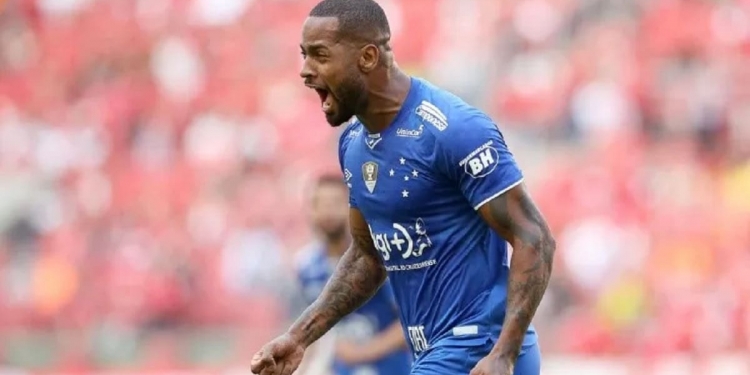 Dedé quer jogar pelo Flamengo após rescindir com o Cruzeiro e aceita baixos salários para ser contratado