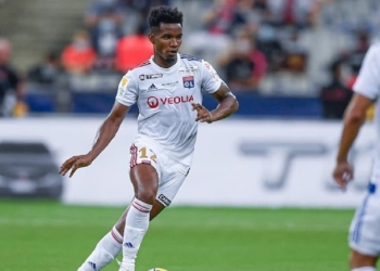 Lyon dá palavra final para proposta feita pelo Flamengo por Thiago Mendes; jogador está em viagem ao Brasil