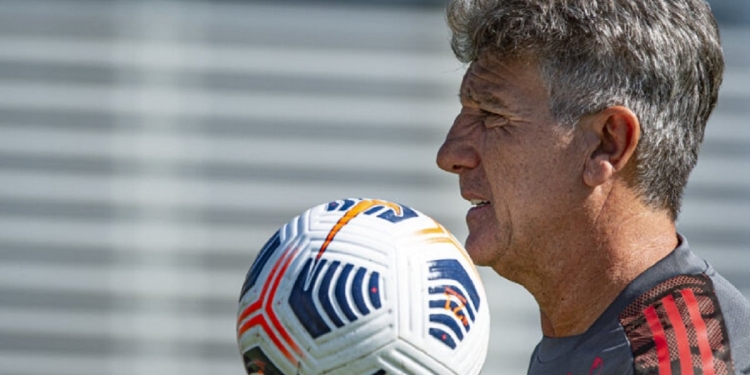 Jogador não agrada Renato Gaúcho e rescisão é encaminhada pelo Flamengo; time da Colômbia é o alvo