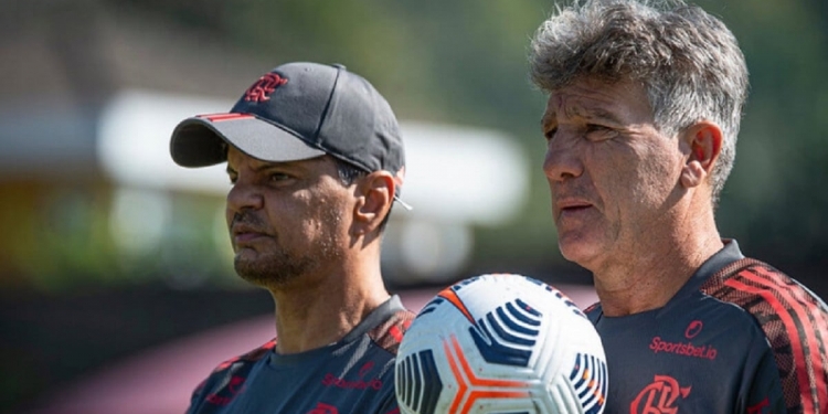Flamengo elabora lista com 5 jogadores que serão vendidos nos próximos dias, diz jornal