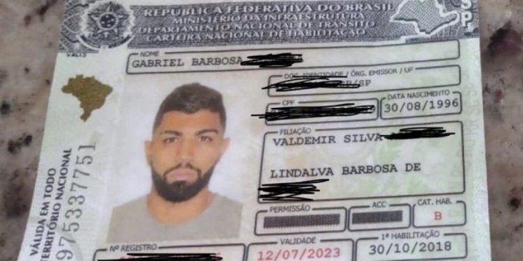 Gabigol perde CNH no aeroporto, torcedores do Flamengo encontram e ‘cobram recompensa’ pela devolução