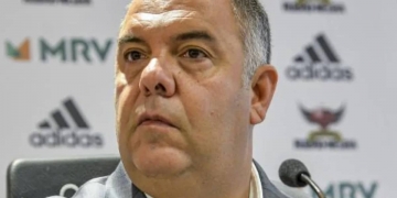 Marcos Braz tem reação inusitada ao ser questionado sobre a contratação de meia do PSG pelo Flamengo