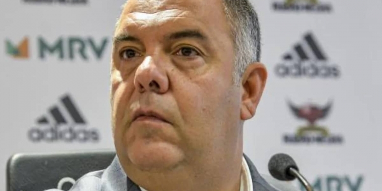 Marcos Braz tem reação inusitada ao ser questionado sobre a contratação de meia do PSG pelo Flamengo